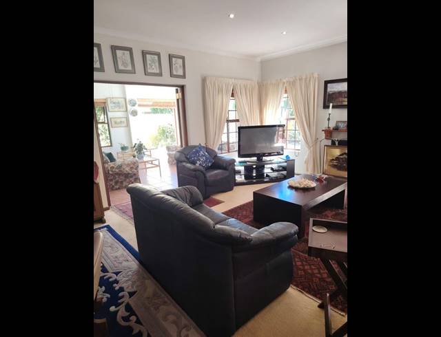 3 BEDROOM HOUSE FOR SALE IN SANDBAAI